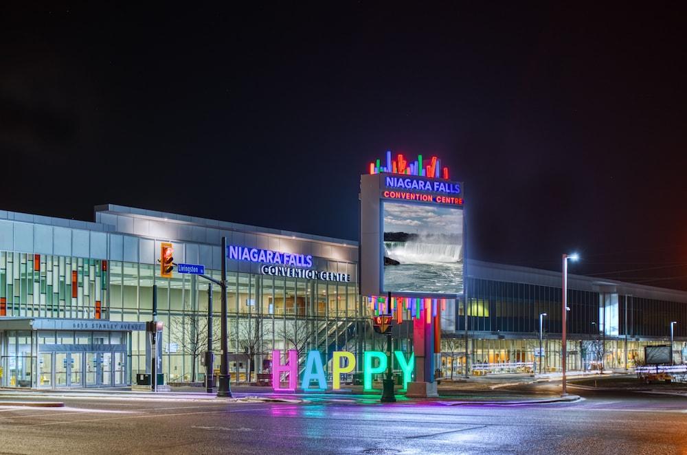 Ramada By Wyndham Niagara Falls Near The Falls Exteriör bild