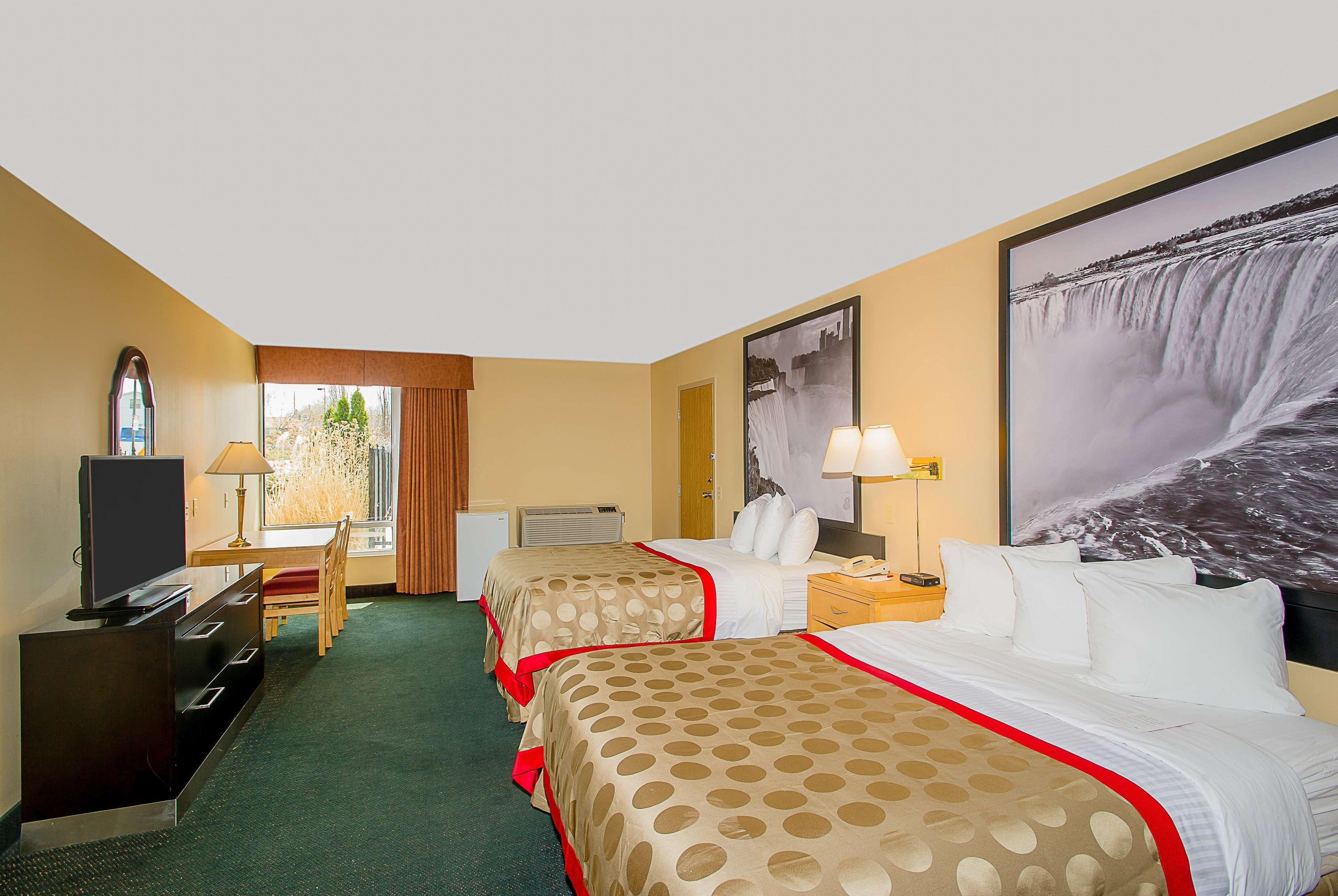 Ramada By Wyndham Niagara Falls Near The Falls Exteriör bild
