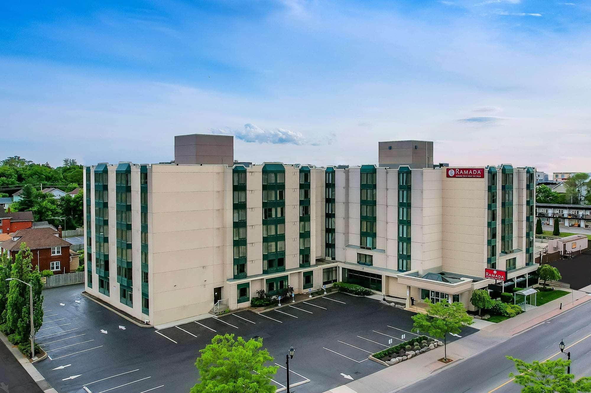 Ramada By Wyndham Niagara Falls Near The Falls Exteriör bild