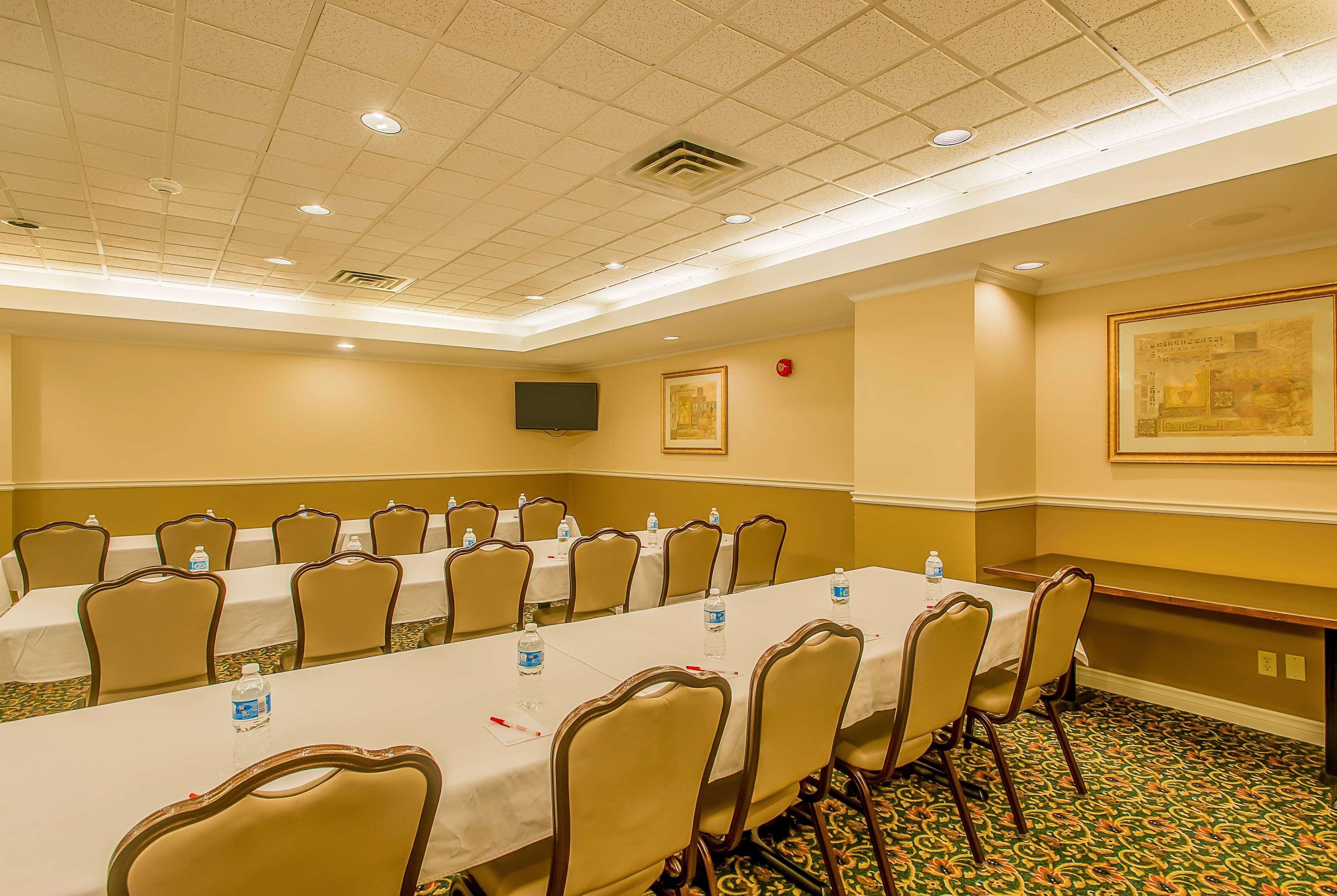 Ramada By Wyndham Niagara Falls Near The Falls Exteriör bild