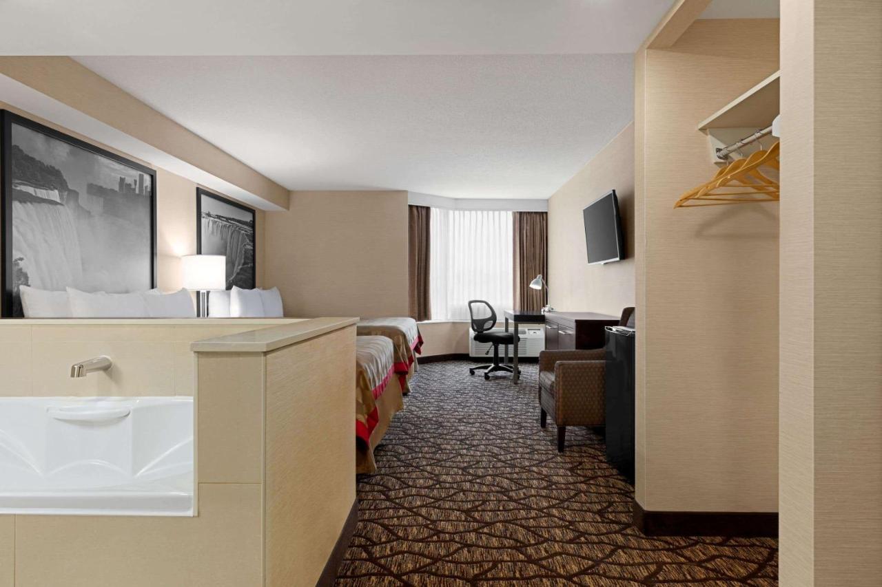 Ramada By Wyndham Niagara Falls Near The Falls Exteriör bild