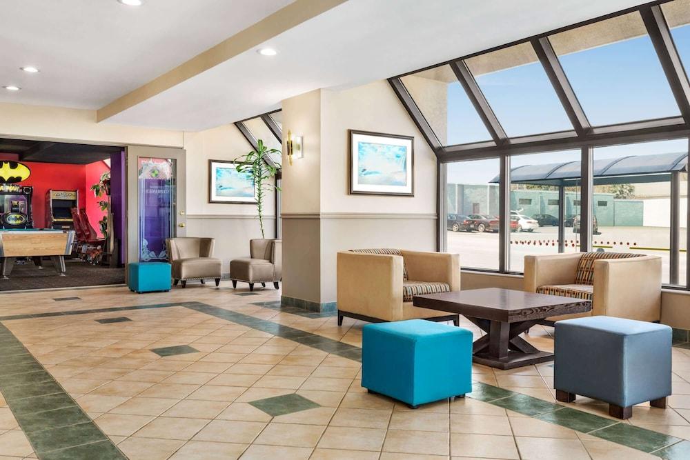 Ramada By Wyndham Niagara Falls Near The Falls Exteriör bild