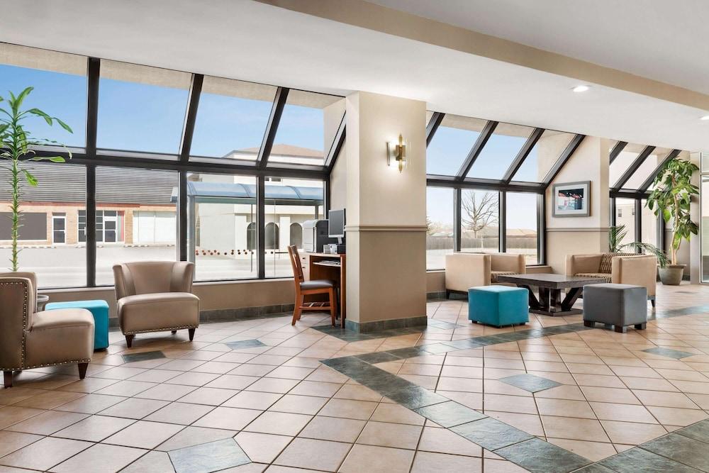 Ramada By Wyndham Niagara Falls Near The Falls Exteriör bild