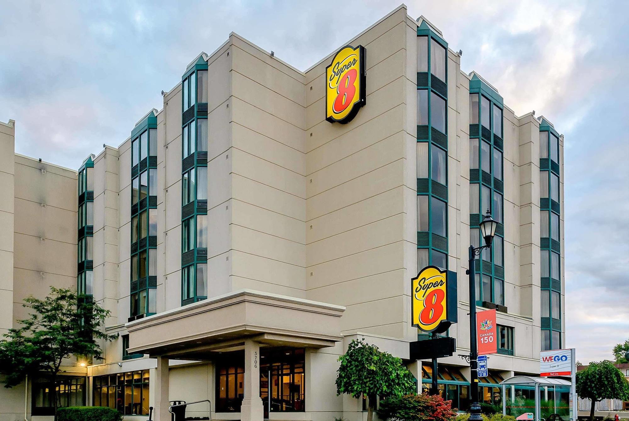 Ramada By Wyndham Niagara Falls Near The Falls Exteriör bild